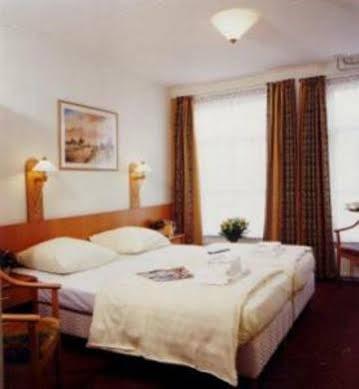 Amsterdam Hostel Uptown Екстериор снимка