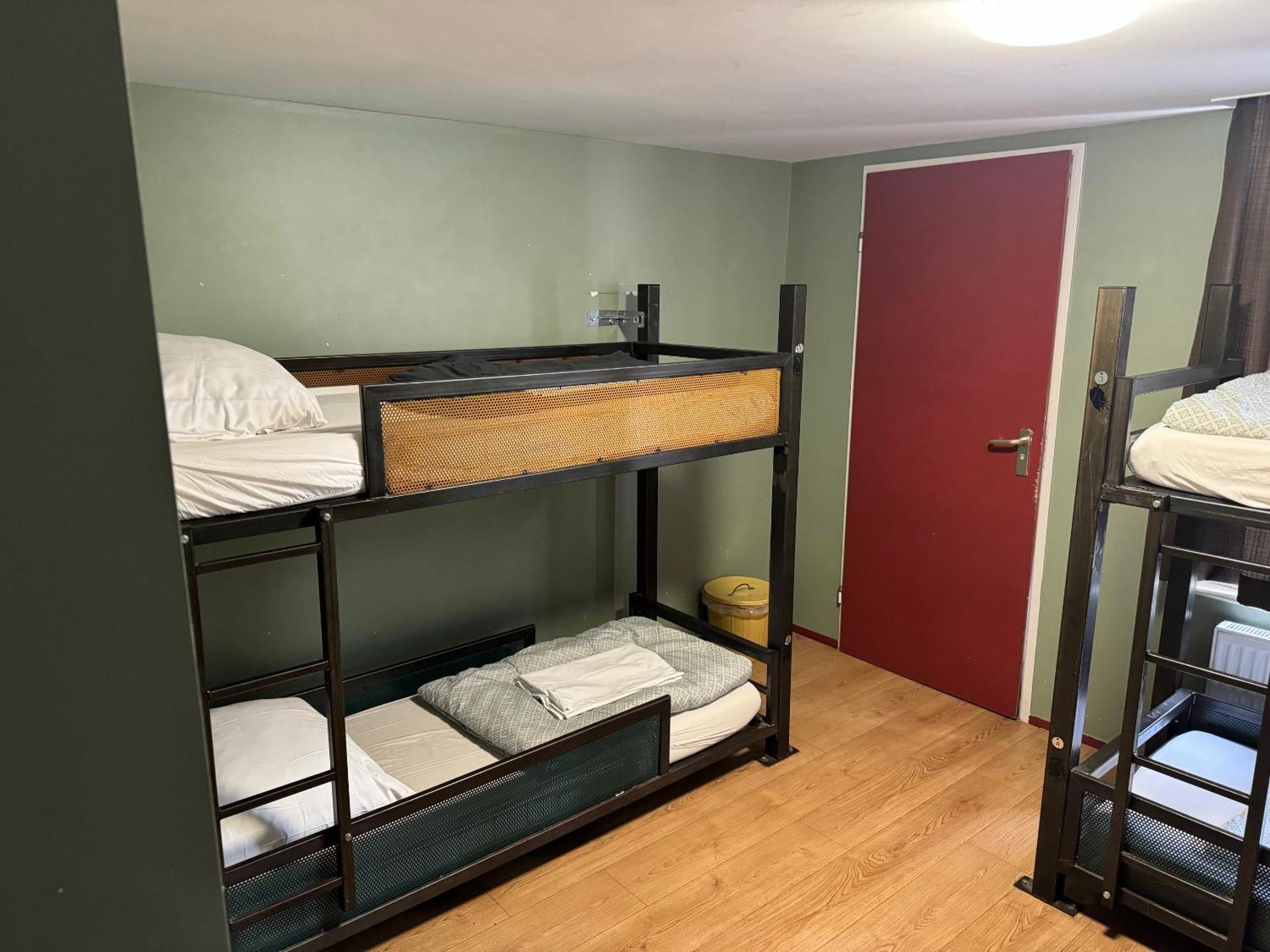 Amsterdam Hostel Uptown Екстериор снимка